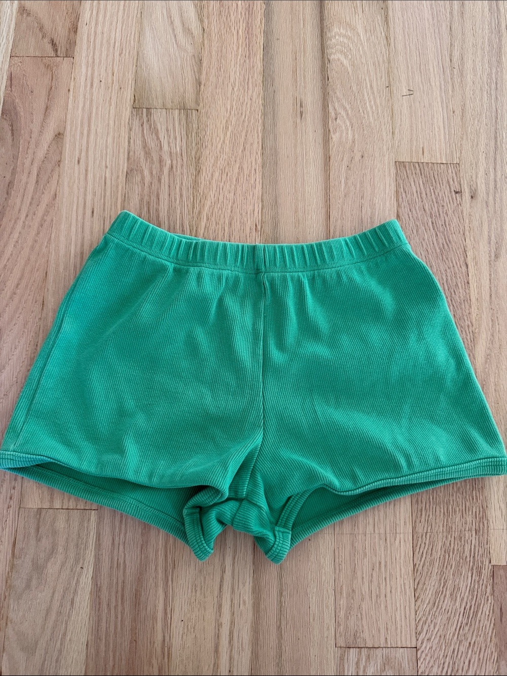 Les Gamins shorts size 4/5 in grass